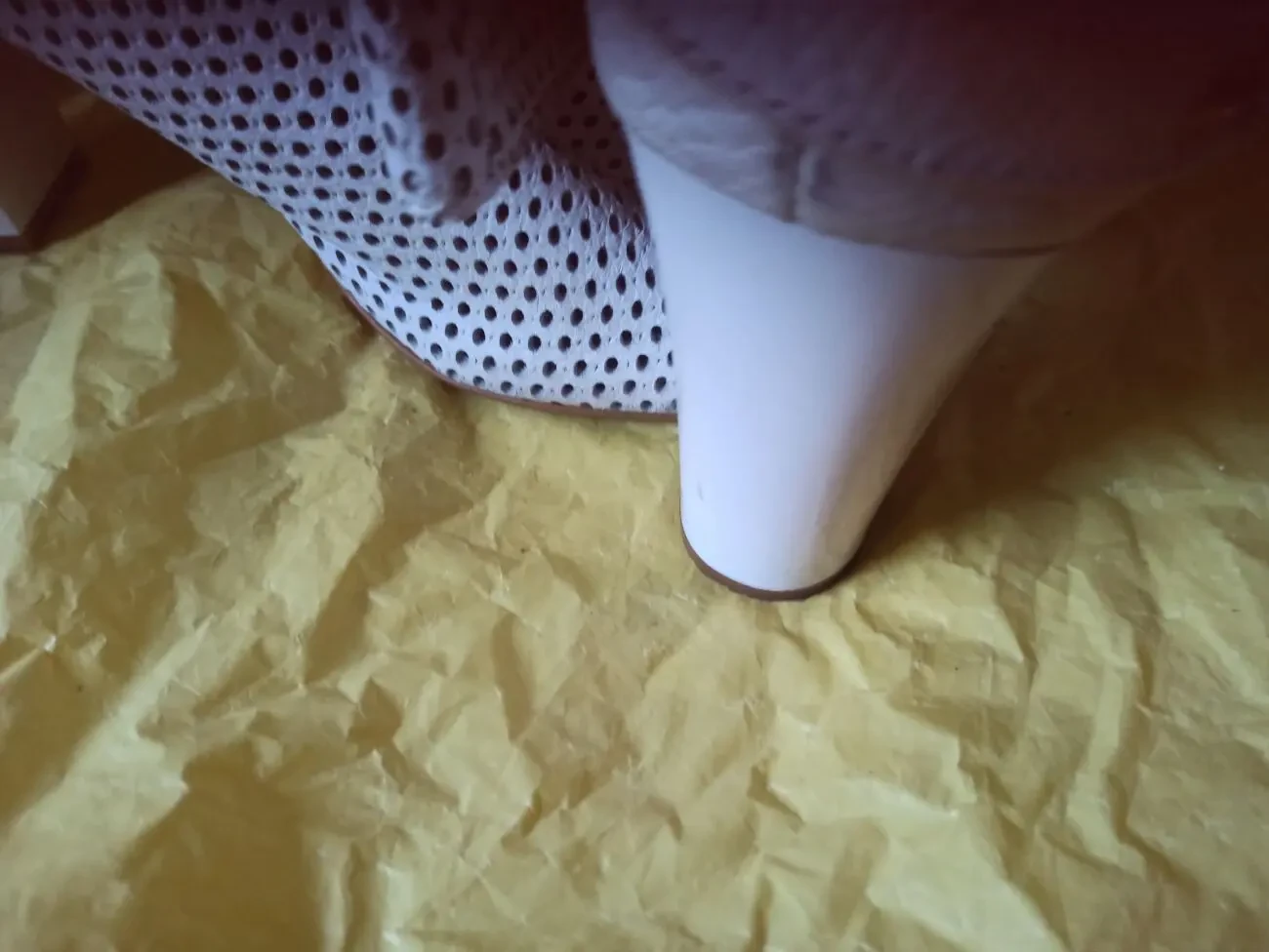 Напівсапоги білі перфорировані, бітільони, італійські, р 39 5