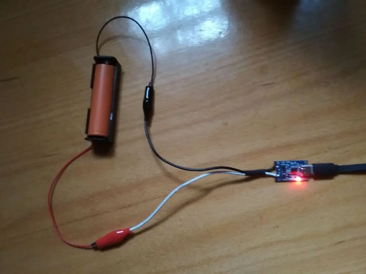 Зарядка для літієвих акумуляторів 18650 та інших типорозмірів 3