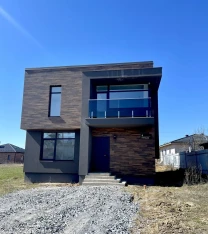 Продаж 2-поверхового будинку