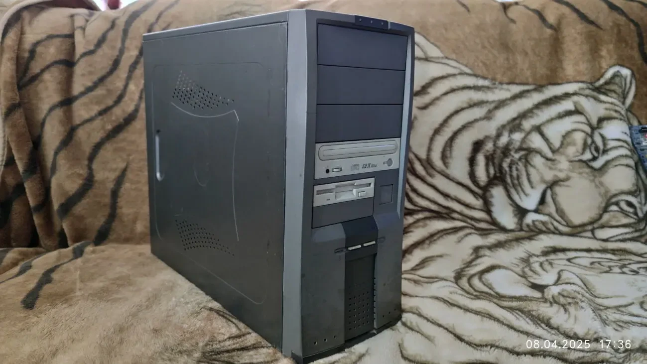 Корпус для складання компютера 2