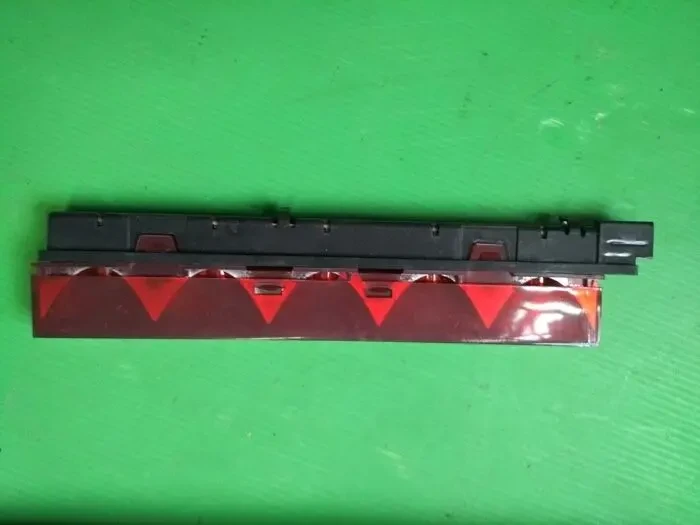 Козирьок 1s71-n46404-dhw з стоп сигналом 1s71-13a613-ae Форд Мондео 7