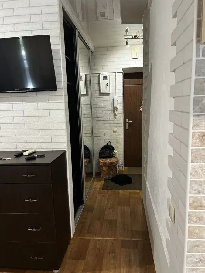 Продам 1 к кв на пр Слобожанском 5