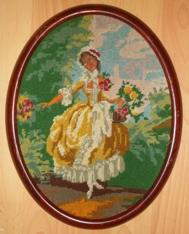 Картина вишита. дівчина з букетом.