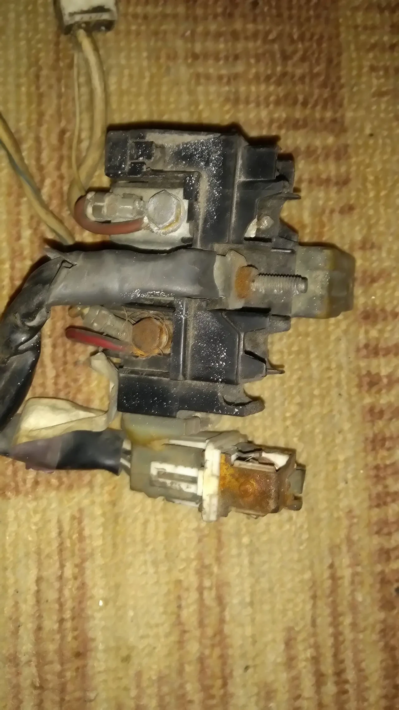 Блок реле Toyota Hiace LH104L 4