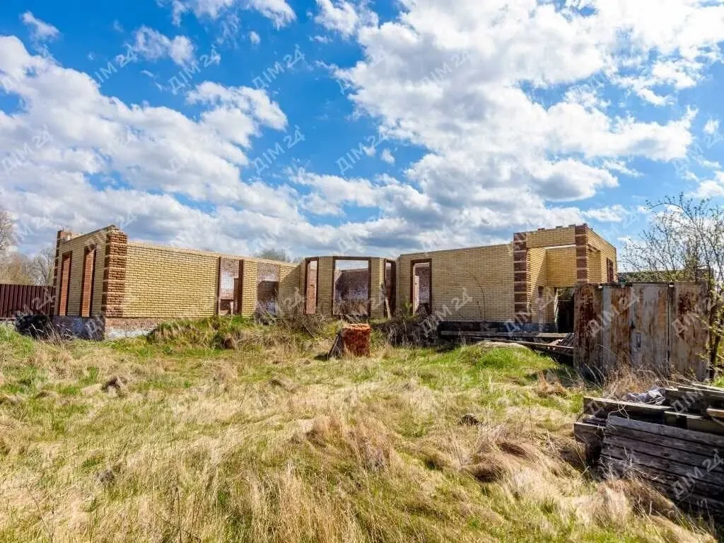 Будинок у райському місті біля річки 10