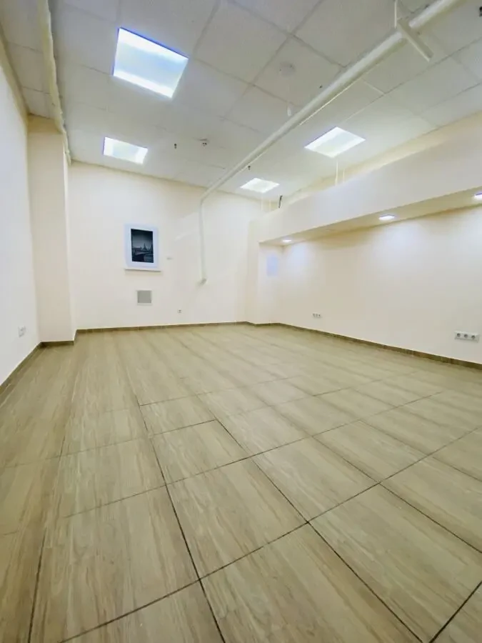 Офіс кабінет 26м2 з мокрою точкою приміщення магазин салон Лівобережна