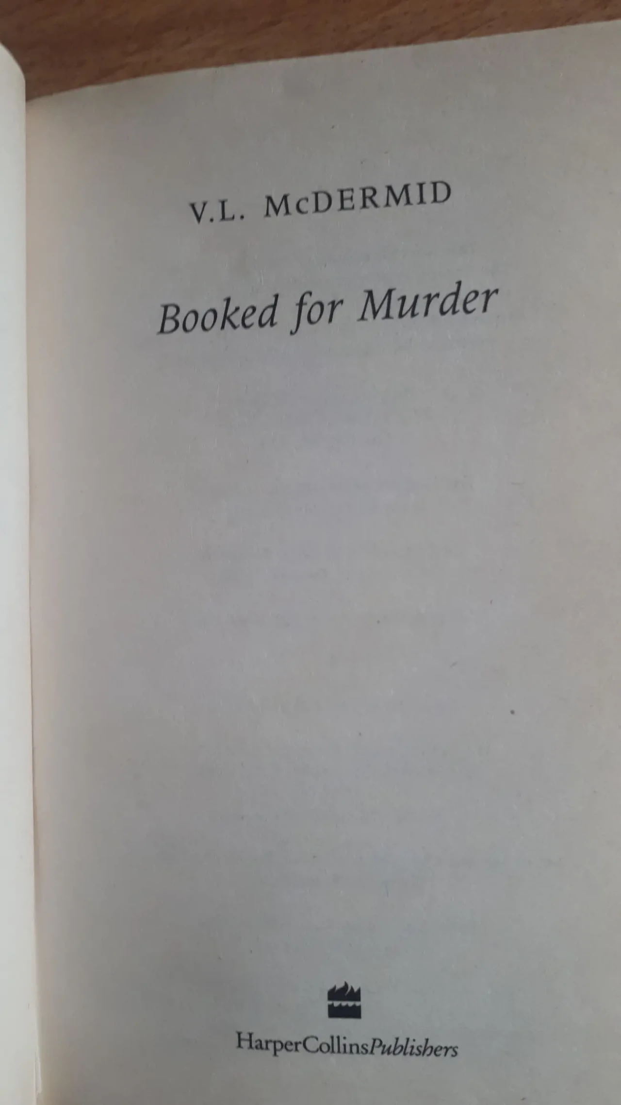 Booked for Murder Val McDermid English книга на Английском 4