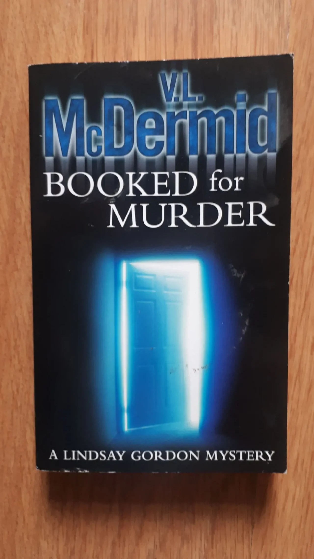 Booked for Murder Val McDermid English книга на Английском