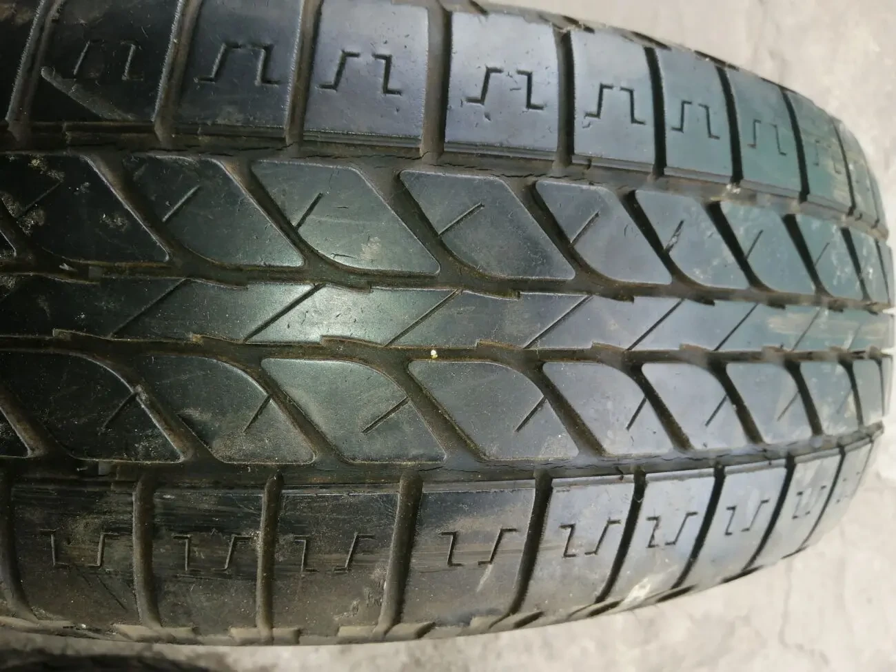 Продам шини 4