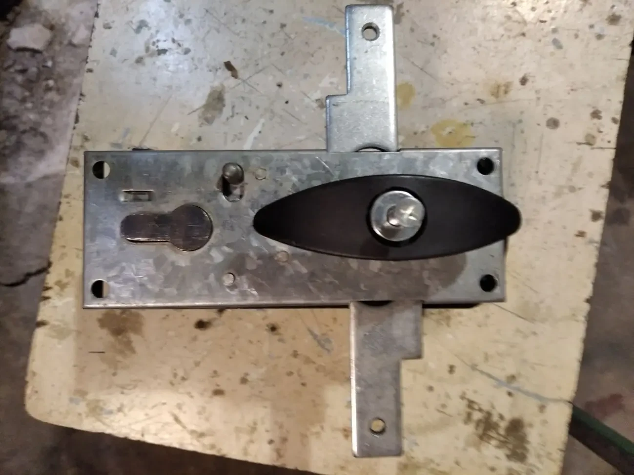 Замок дверной врезной 2