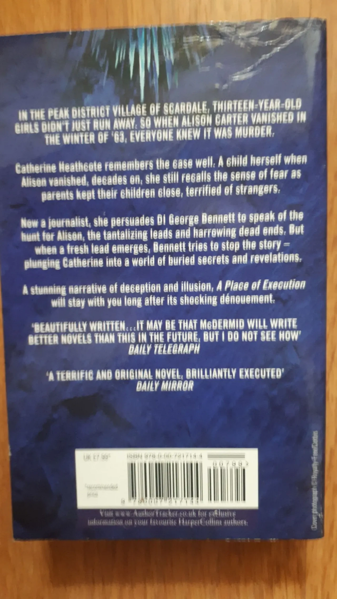 Place of Execution A Val McDermid English книга на Английском 2