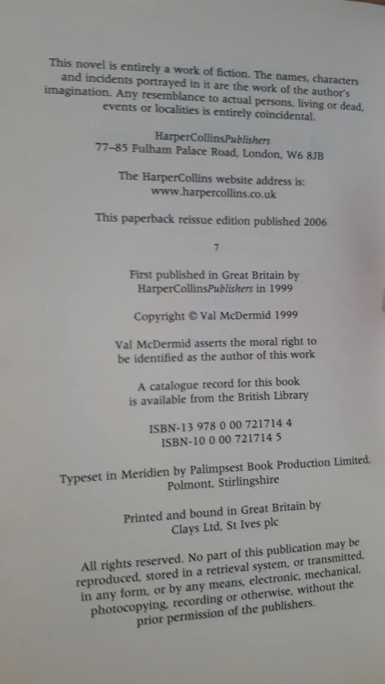 Place of Execution A Val McDermid English книга на Английском 3