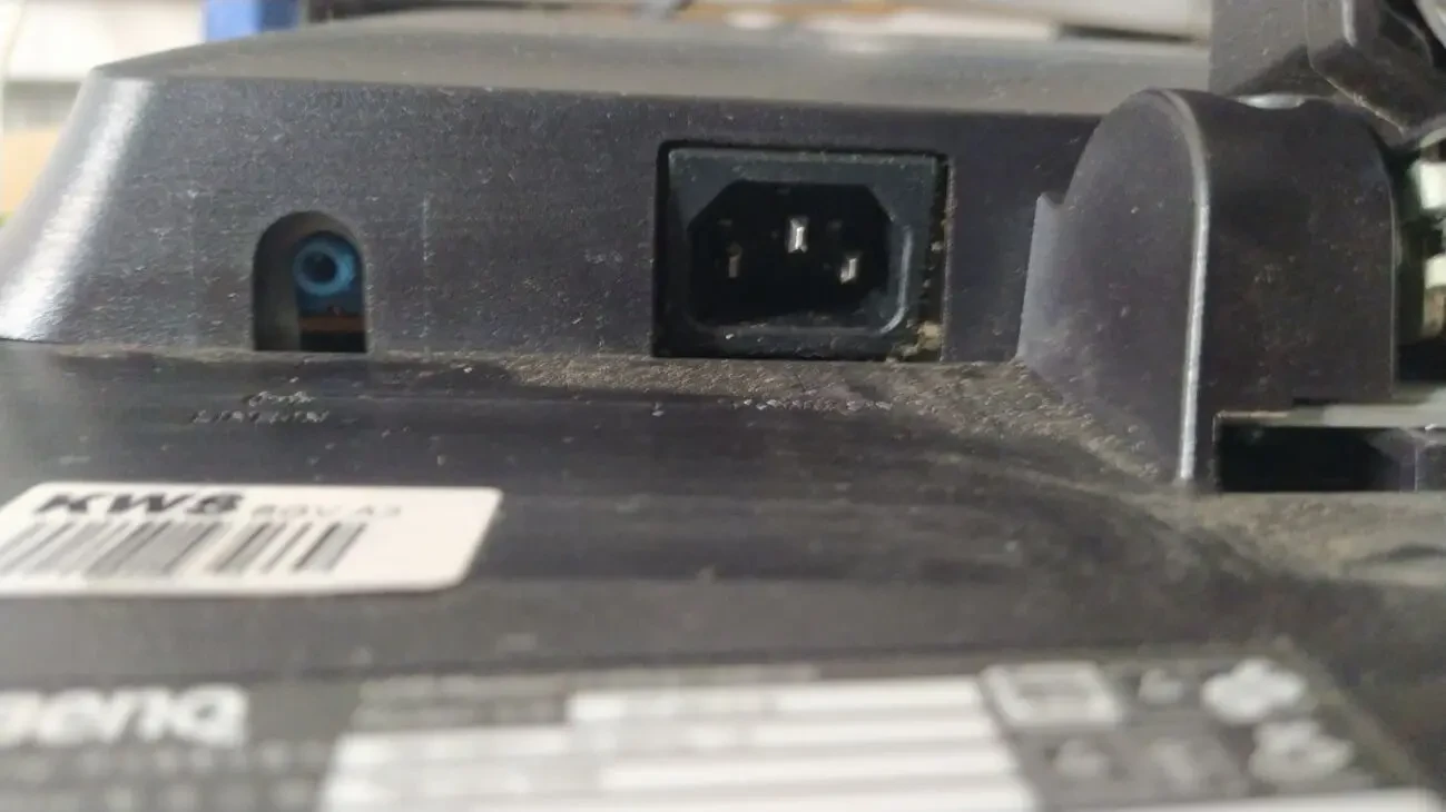 Монитор  BenQ ET-0010-B, E700T 5