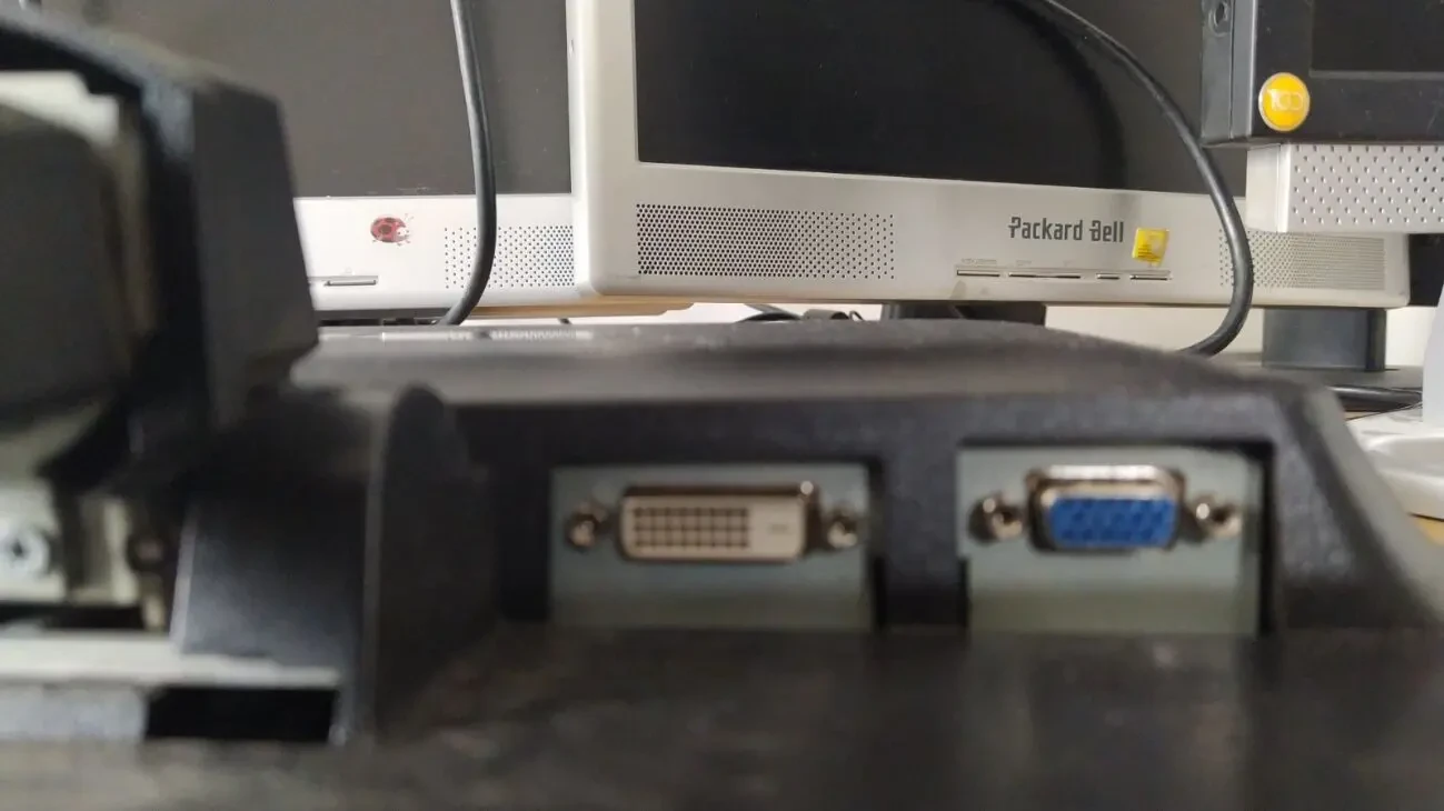 Монитор  BenQ ET-0010-B, E700T 4