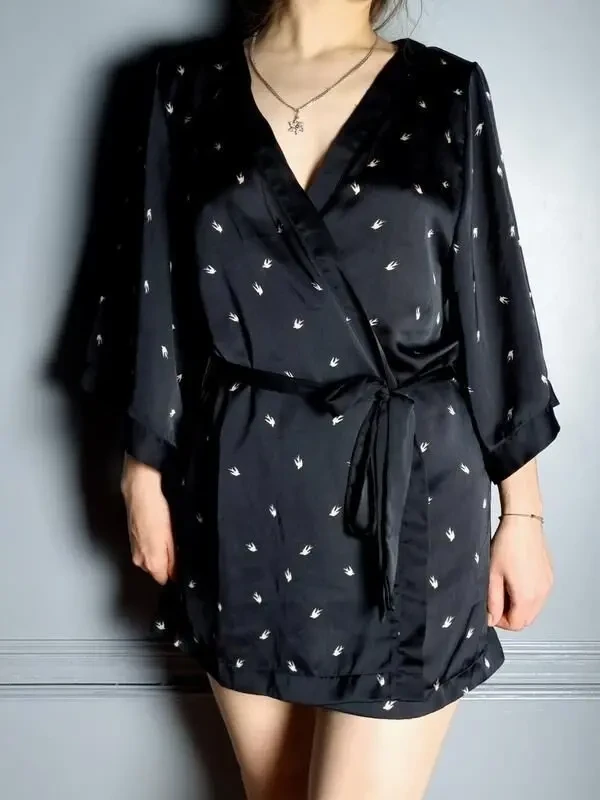 Чорний атласний міні халат короткий жіночий домашній 8