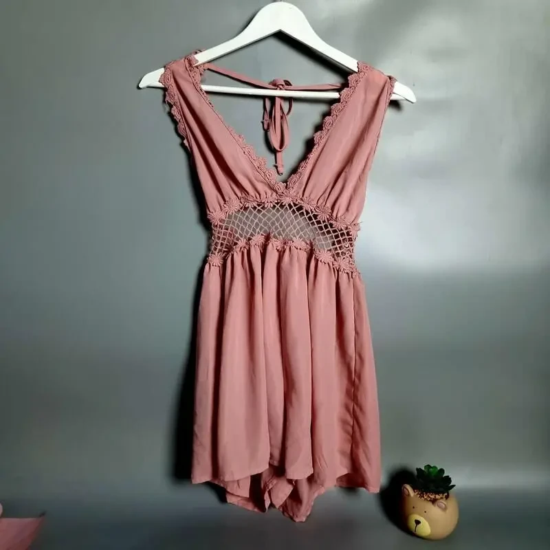 Рожевий міні-комбінезон із сітки та мережива 2