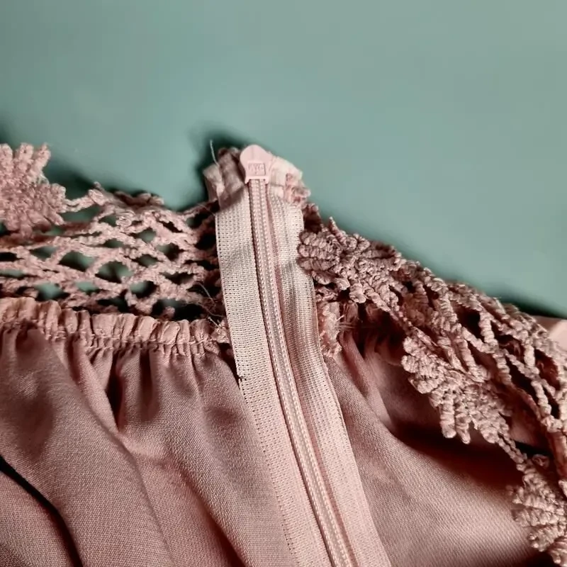 Рожевий міні-комбінезон із сітки та мережива 10