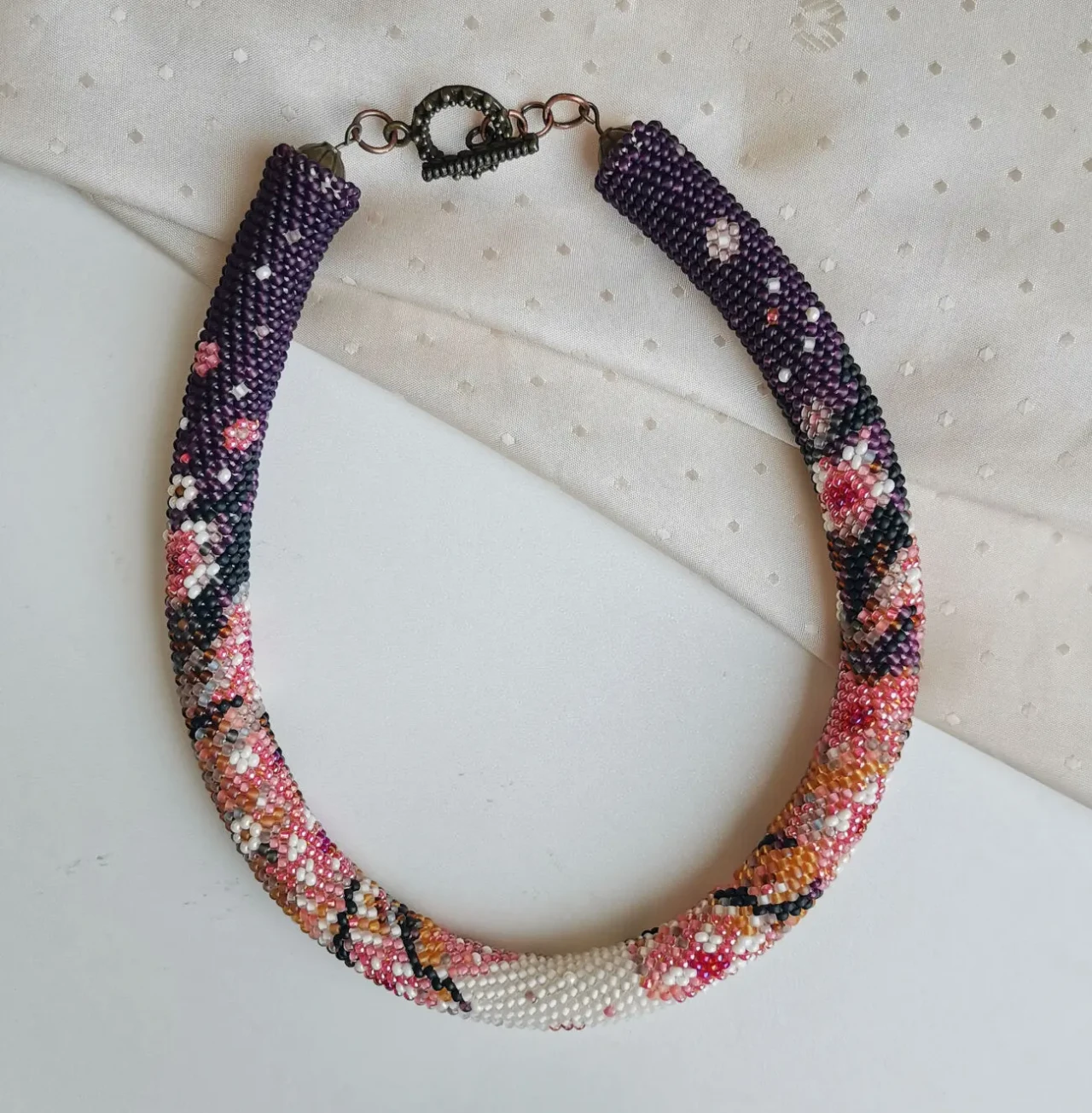 Прикраса із бісеру кольє-джгут Сакура