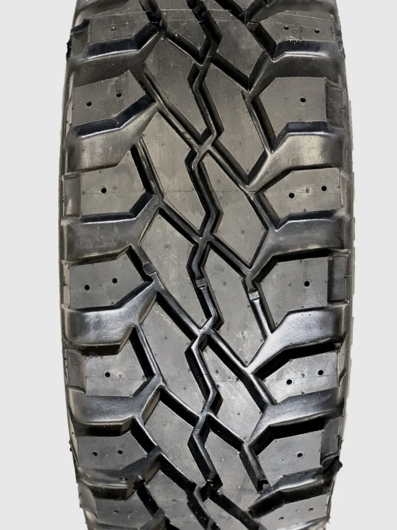 Шина болотна 235/65 R17 104Q резина грязьова 4X4 MUD TERRAIN Glob-Gum 5