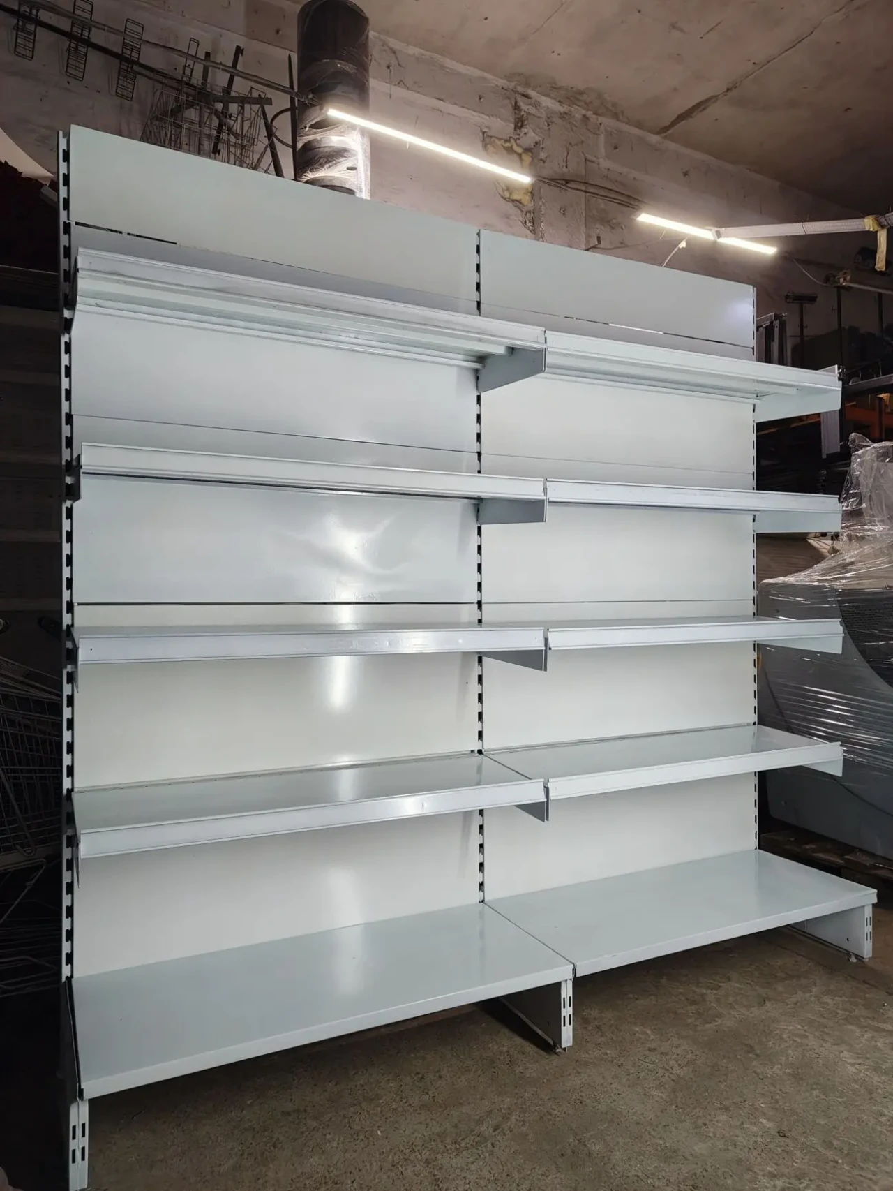 Стелаж торговий бу, стелаж 2м бу , металеві стелажі бу