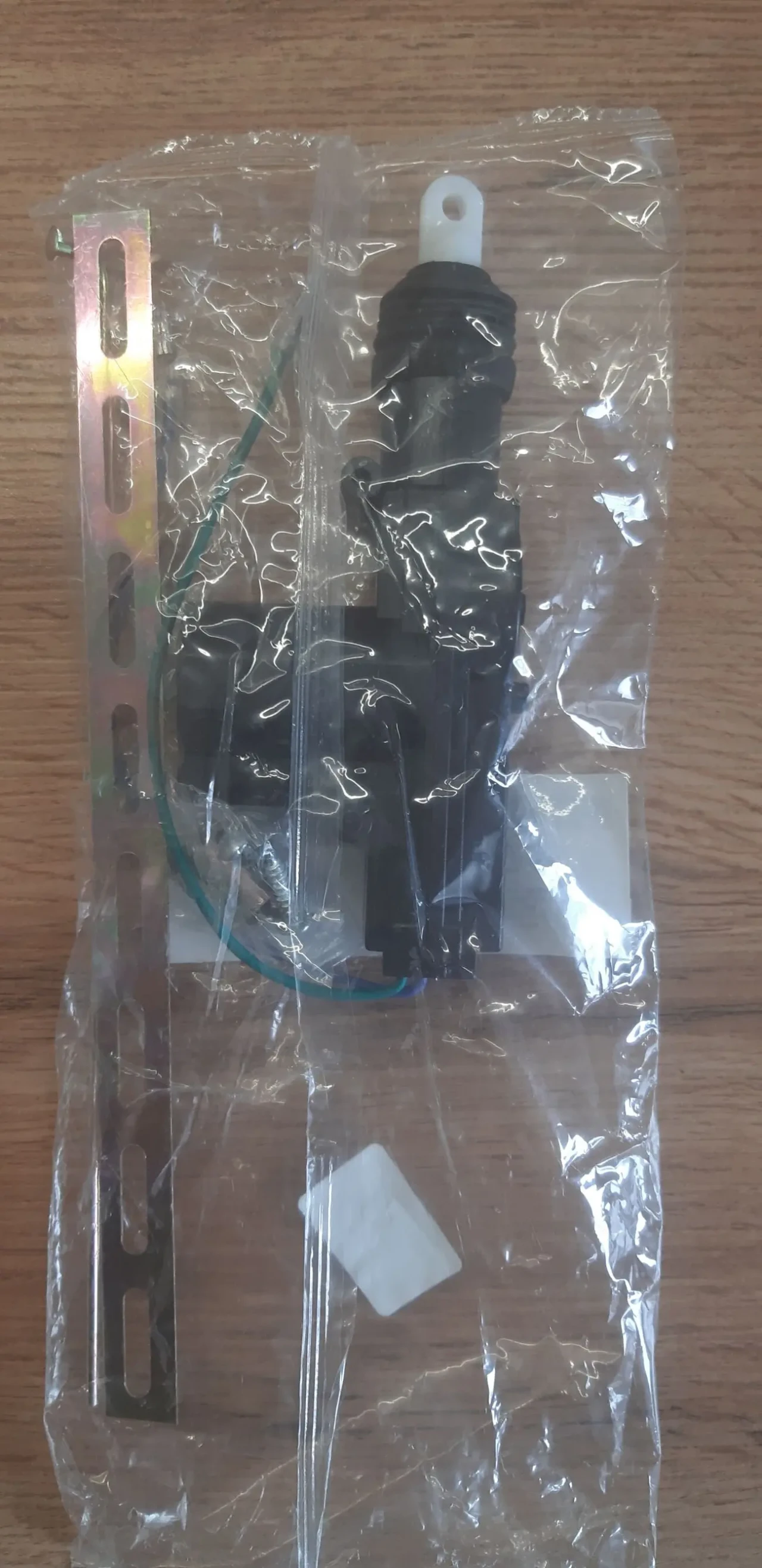 Электропривод (актуатор) центрального замка AMIO 3