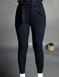 Класичні жіночі штани чорного кольору із завищеною посадкою