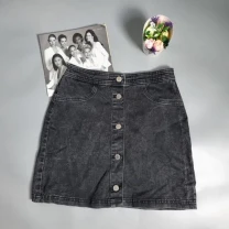 Коротка чорна джинсова спідниця