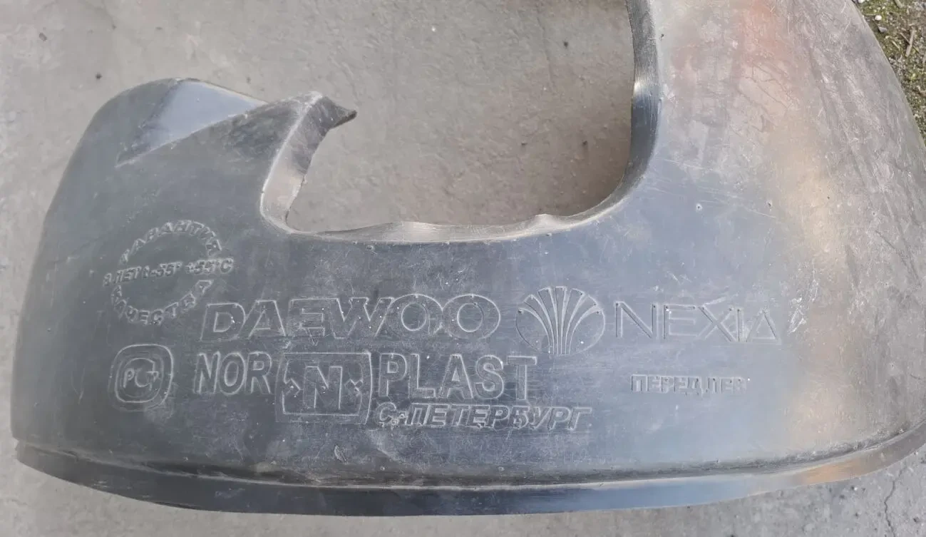 Daewoo Nexia підкрилки перед 2