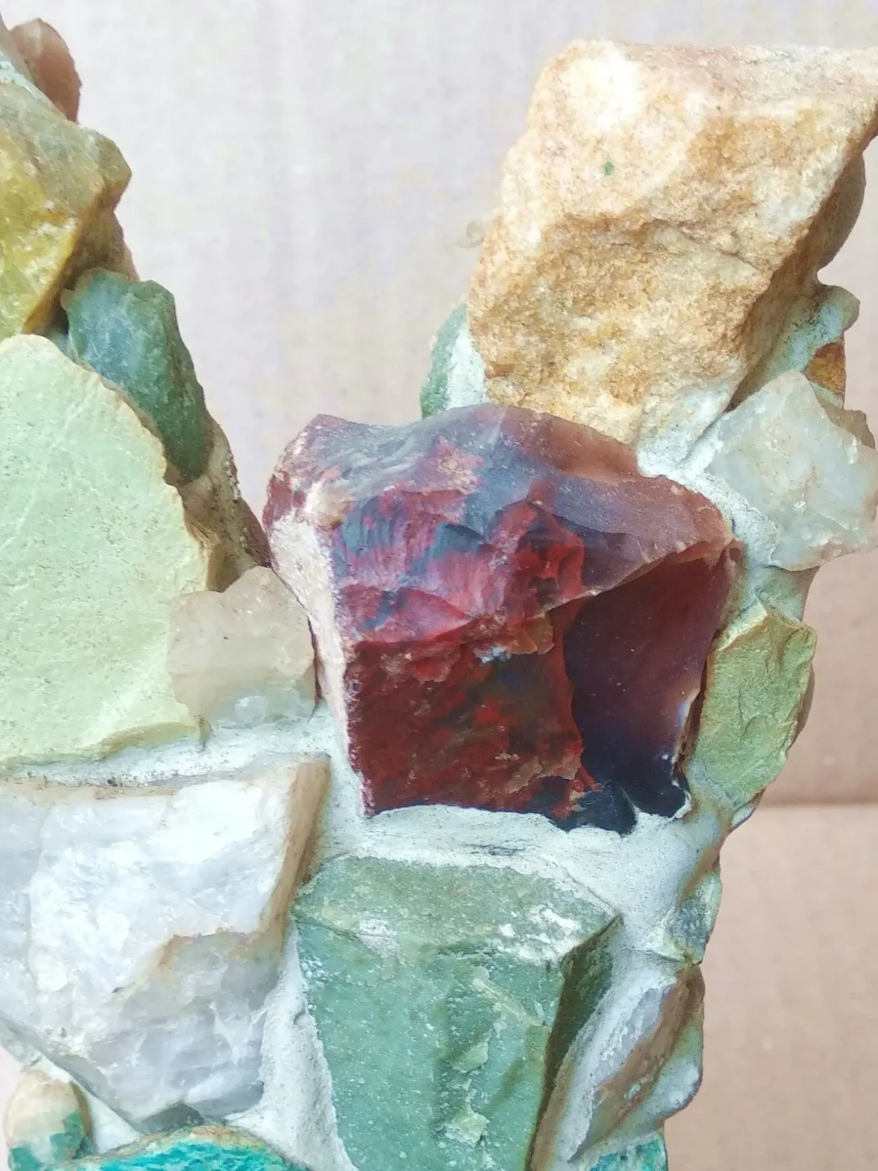 Аквариум камни рыбки грот водоросли сталагмит диорама 3