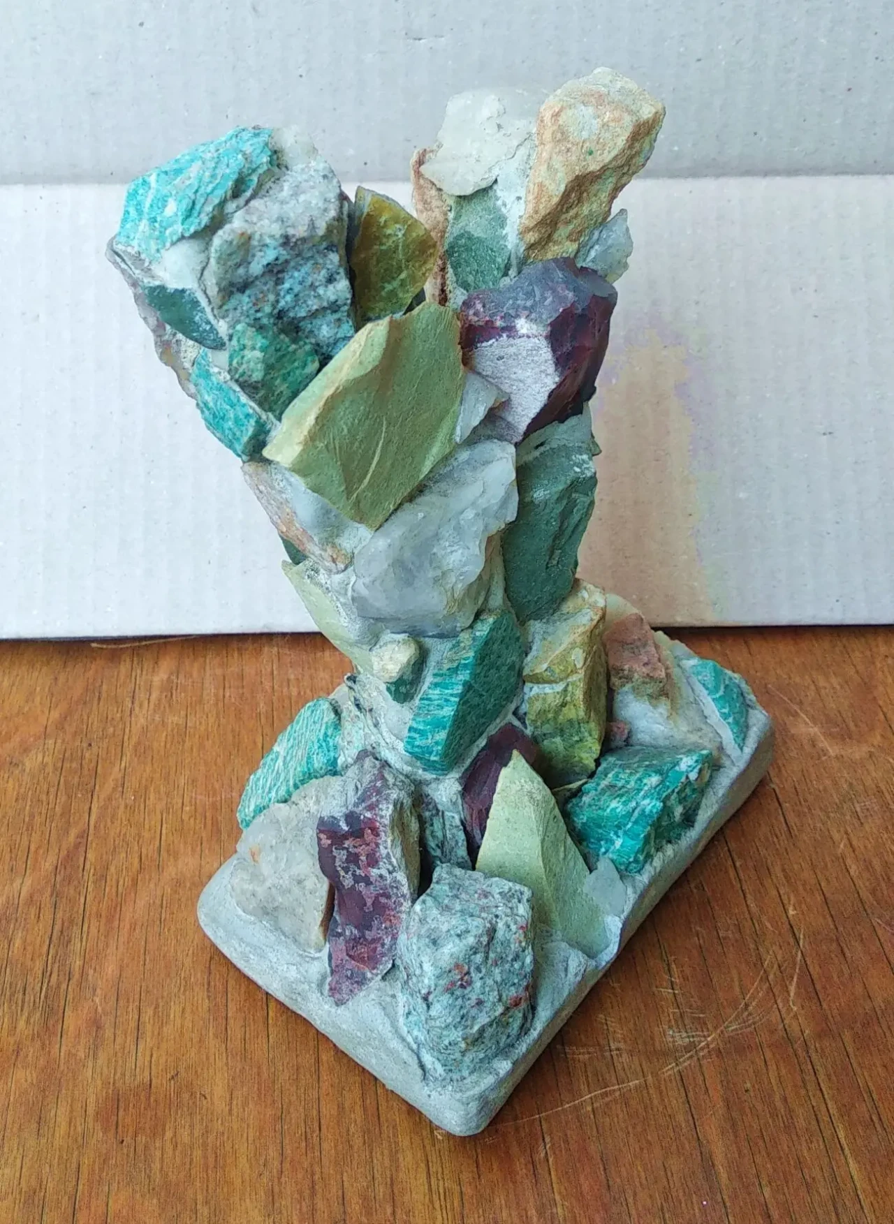 Аквариум камни рыбки грот водоросли сталагмит диорама