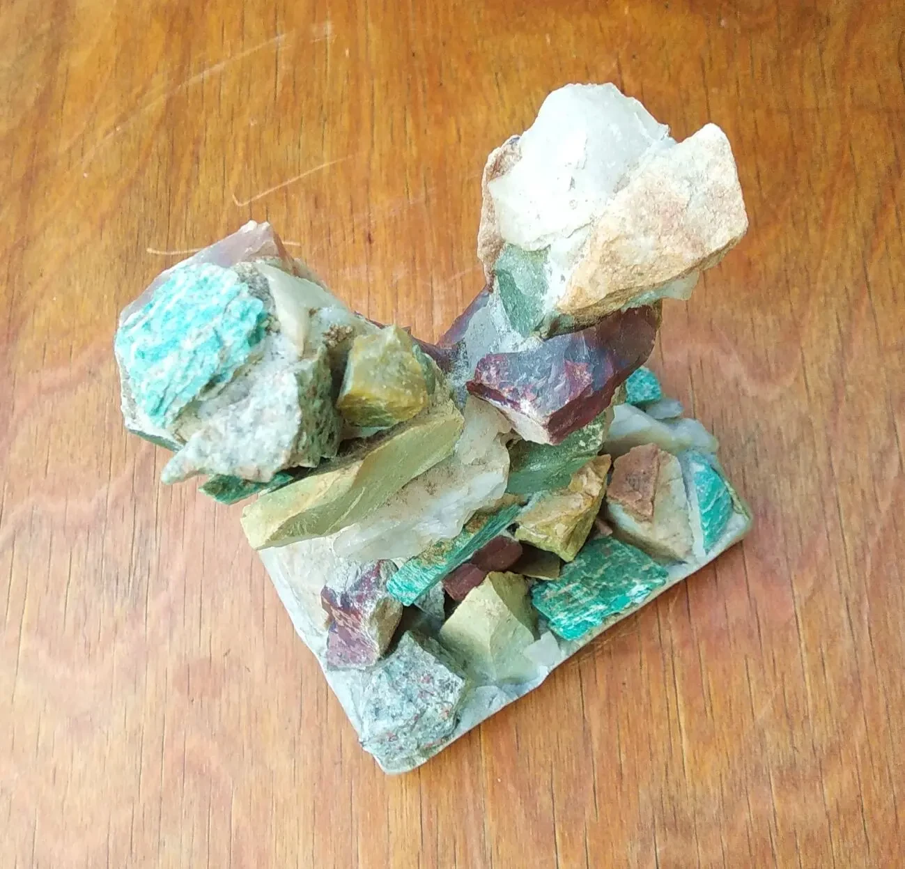 Аквариум камни рыбки грот водоросли сталагмит диорама 2