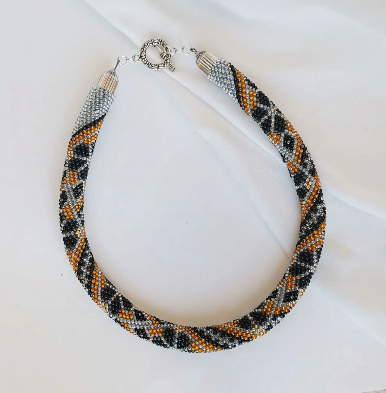 Прикраса із бісеру кольє-джгут Оксамитове сяйво