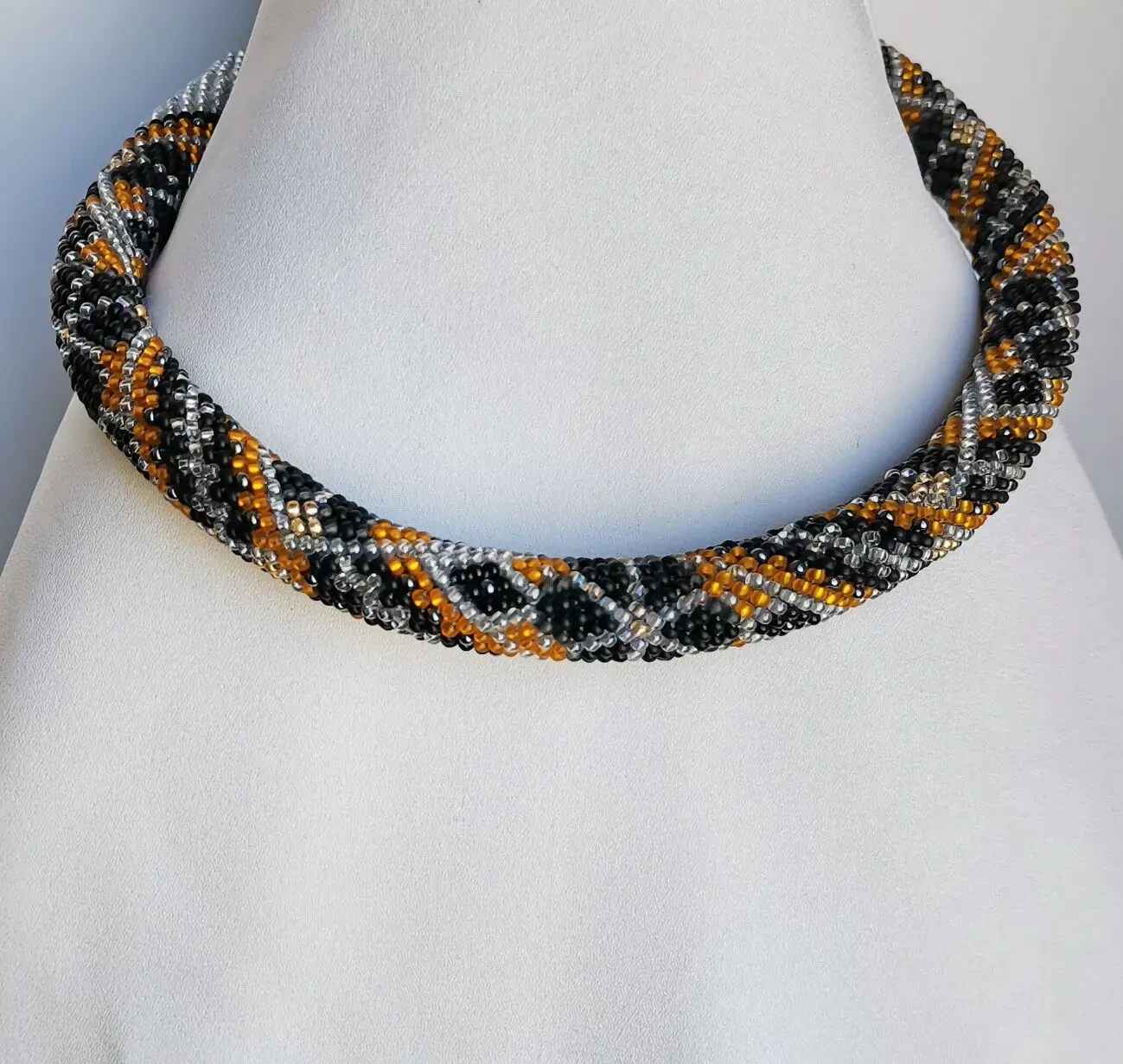 Прикраса із бісеру кольє-джгут Оксамитове сяйво 4