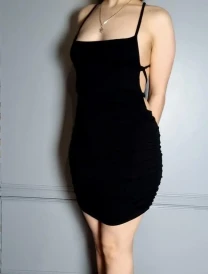 Чорна міні сукня на зв'язках