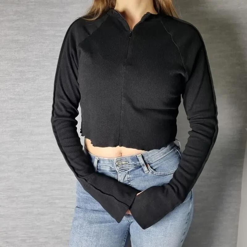 Чорний топ у рубчик з довгим рукавом 3