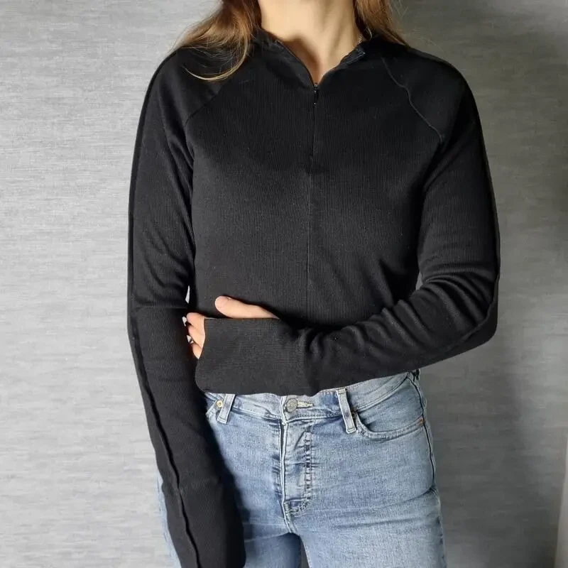 Чорний топ у рубчик з довгим рукавом 2