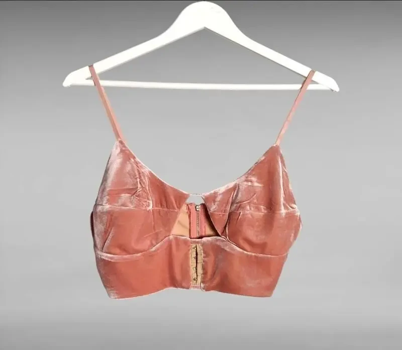 Бархатный топ-бралетт с глубоким вырезом від missguided 2