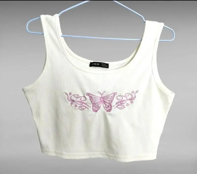 Укорочений білий кроп-топ у рубчик з метеликом 3