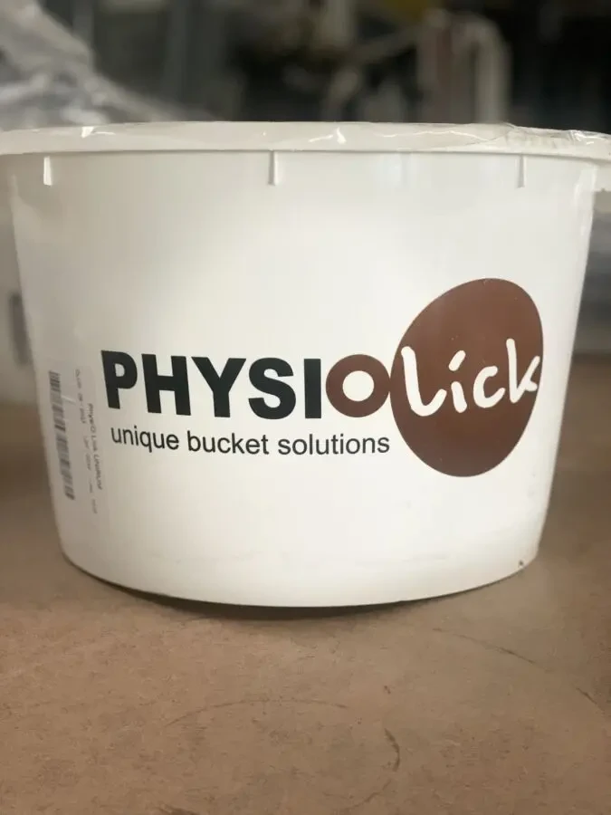 Мінерально-вітамінні лизунці Phisiolick для ВРХ та МРХ 2