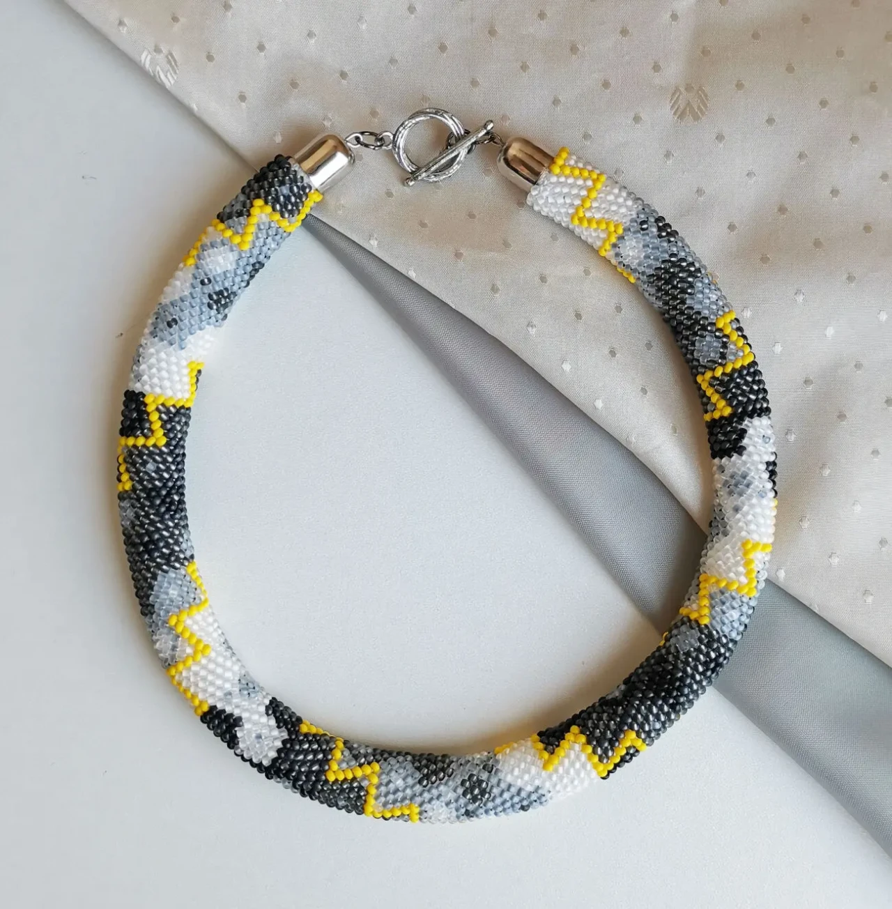 Прикраса із бісеру кольє-джгут Емоція