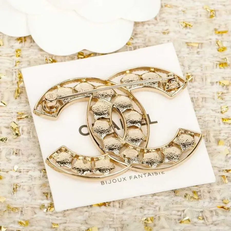 Брошка Chanel 8