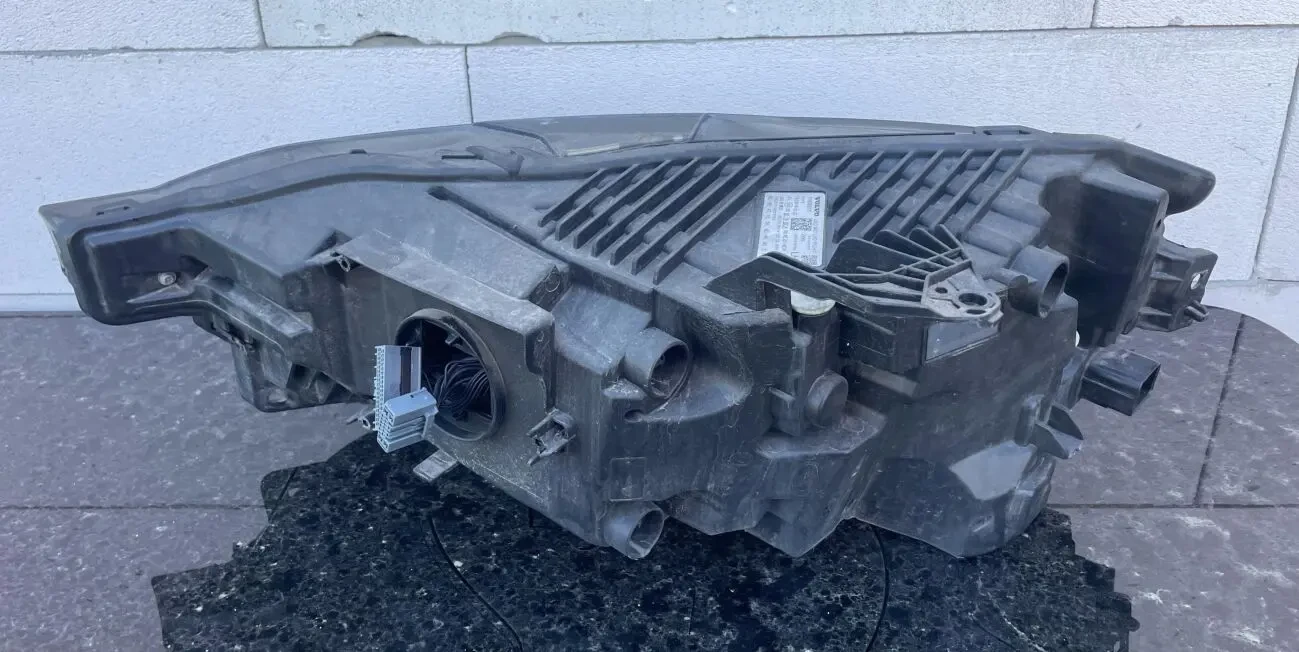 Volvo XC60 Фара правая 31656555 31656617 5