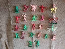 Солдатики - индейцы (23 штуки).