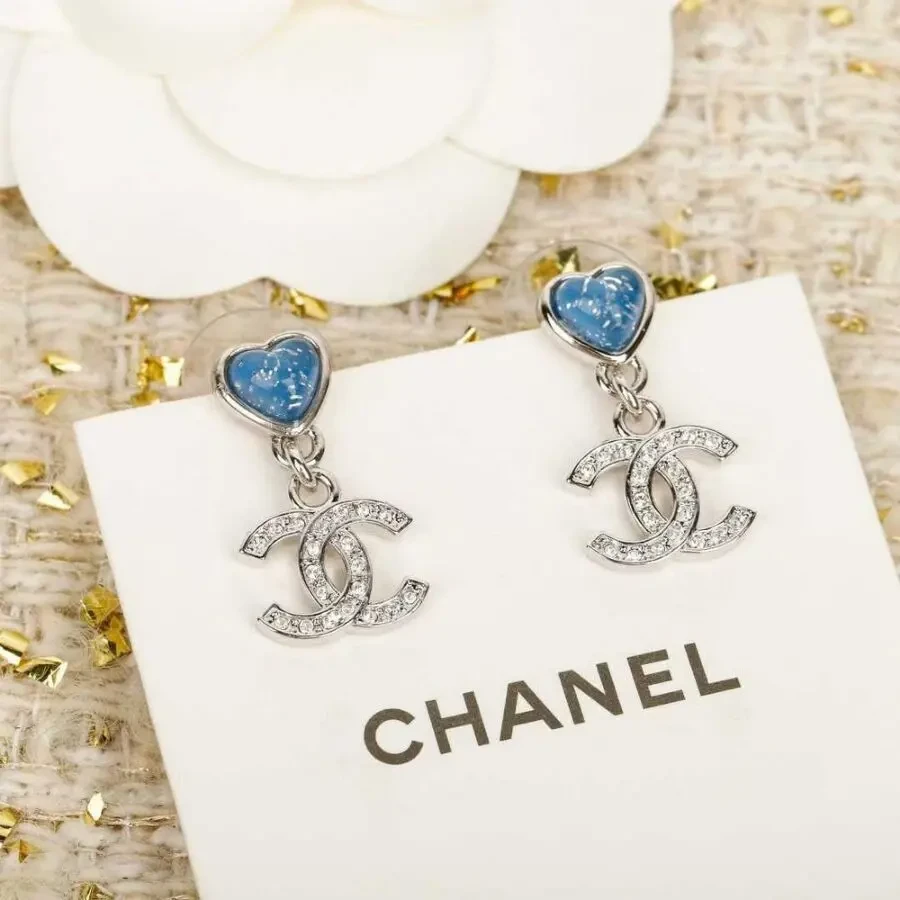 Брошка Chanel 8