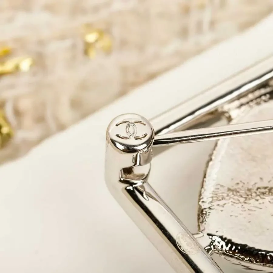 Брошка Chanel 6