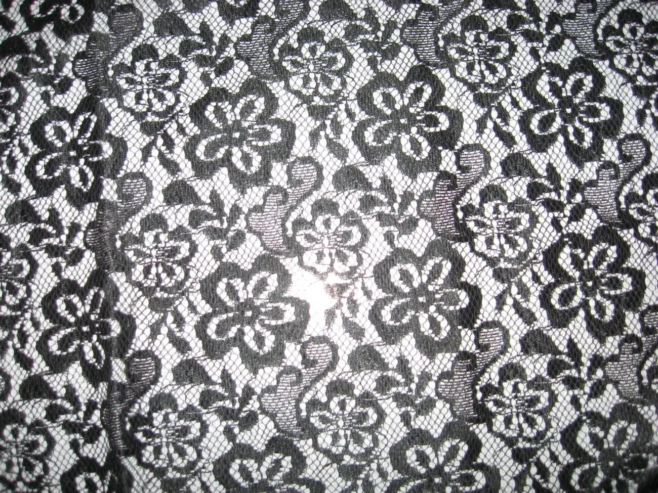 Гипюр черный отрезы