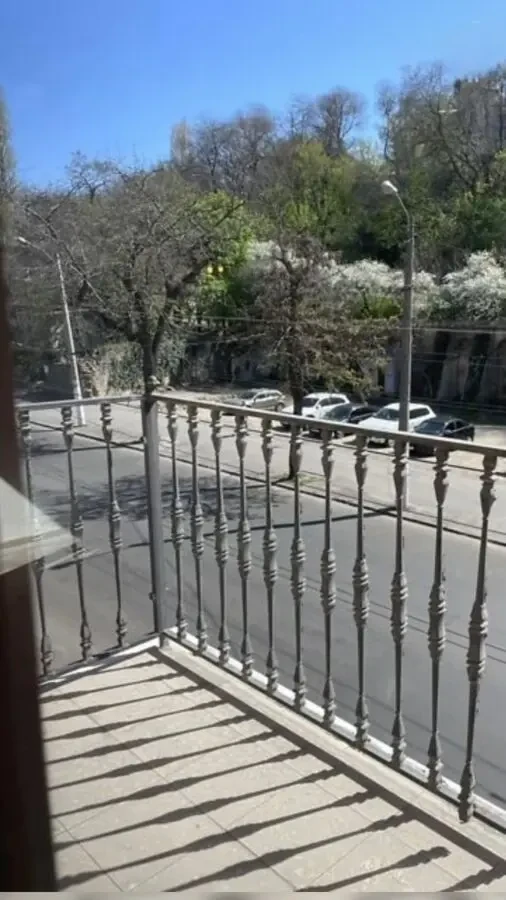 Продам квартиру в центре 3