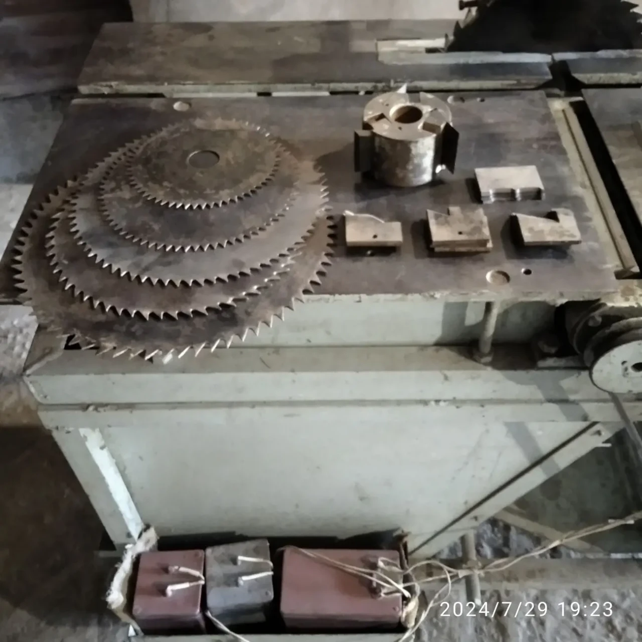 Станок строгальный с циркуляркой и патроном б/у. 10