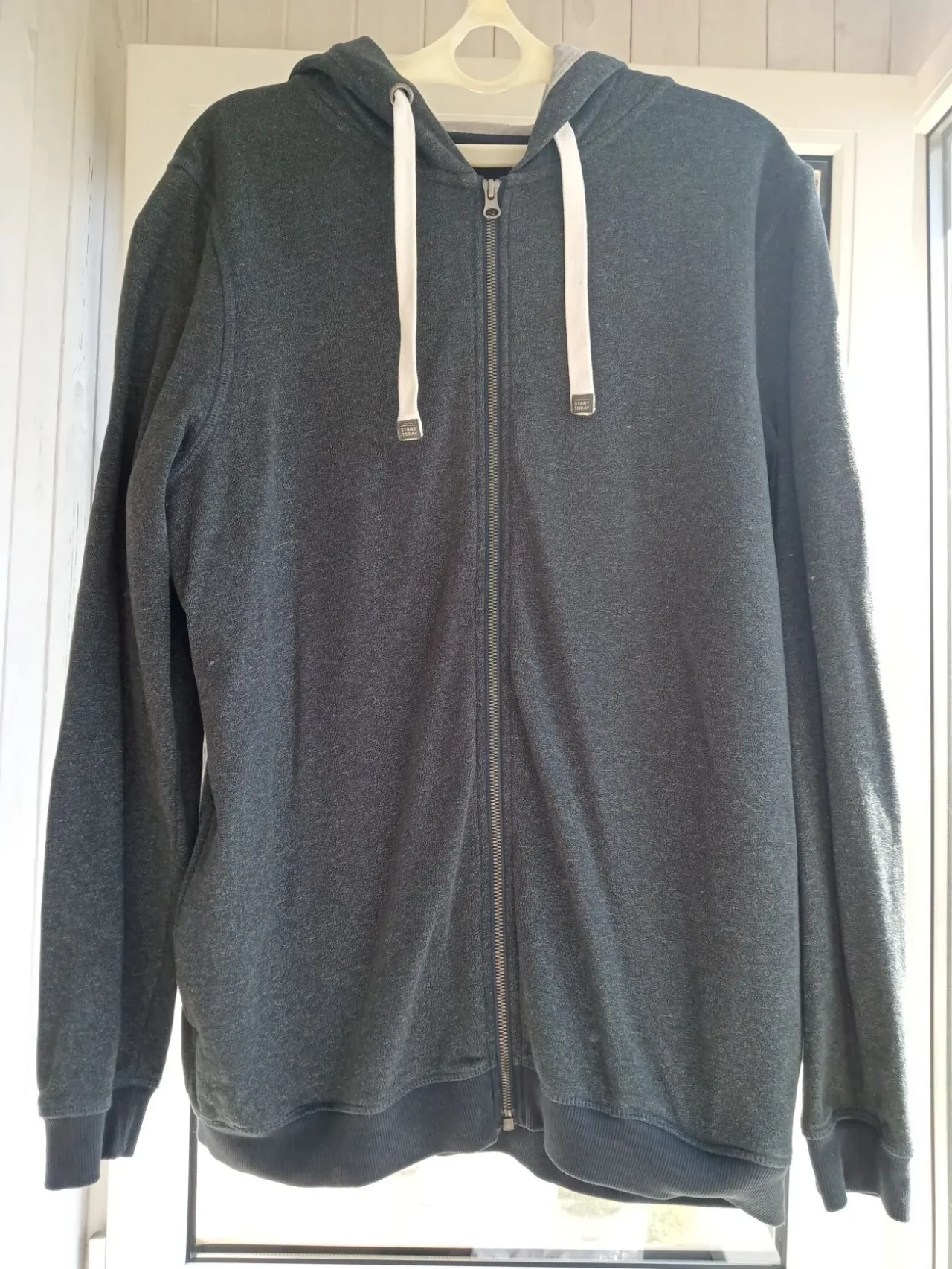 Оригинальная мужская зипка с капюшоном Livergi L 3