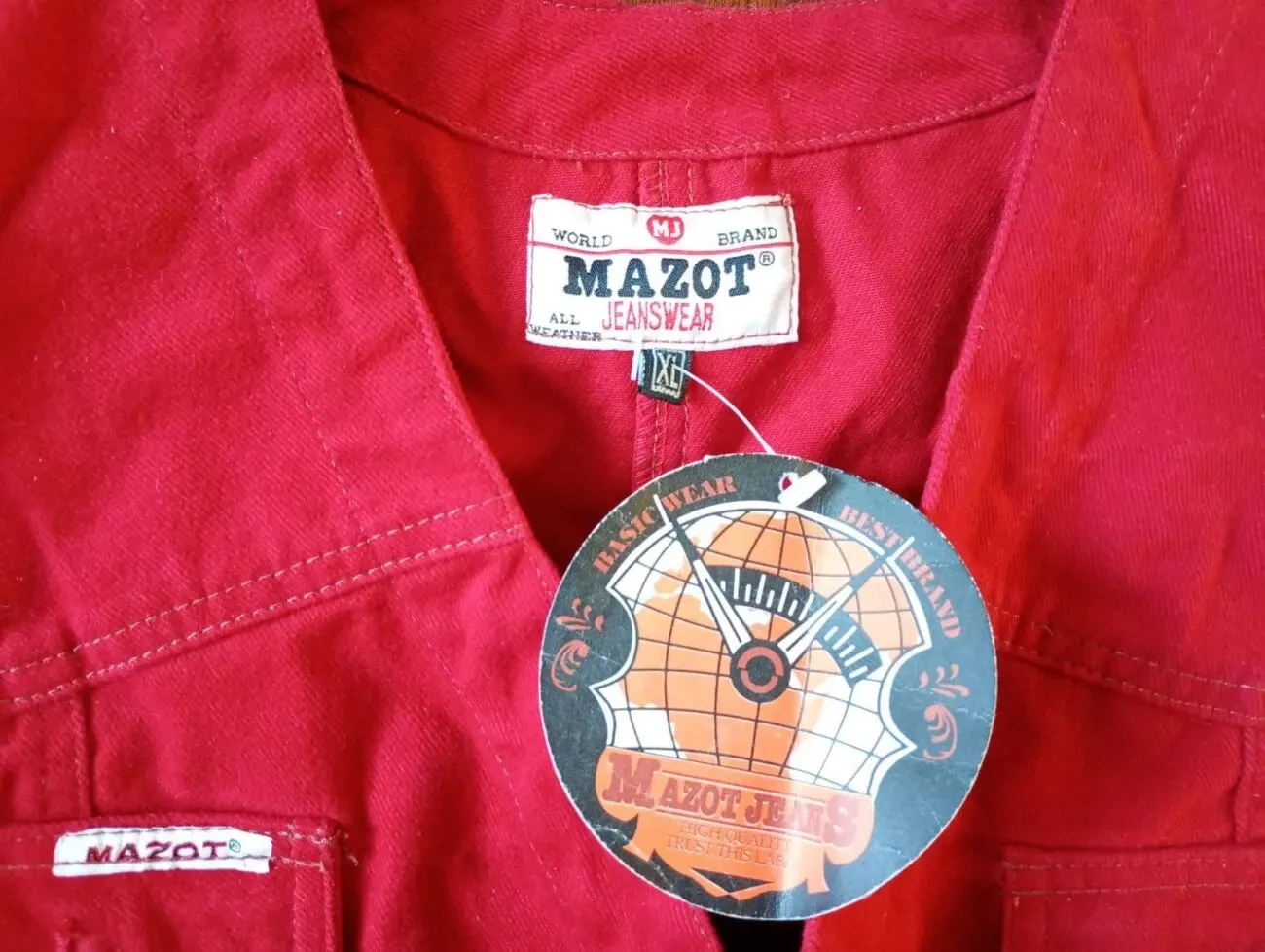 Новая женская, красная, джинсовая жилетка - 3 dvd диска в подарок. 4